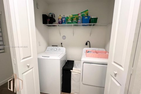 Adosado en venta en Homestead, Florida, 4 dormitorios, 127.65 m2 № 1868756 - foto 11