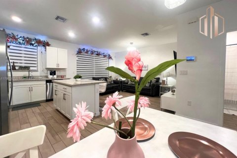 Adosado en venta en Homestead, Florida, 4 dormitorios, 127.65 m2 № 1868756 - foto 4