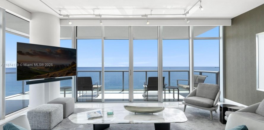 Кондоминиум с 3 спальнями в Майами-Бич, Флорида № 1931375