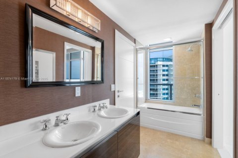 Купить кондоминиум в Майами-Бич, Флорида 3 спальни, 170.66м2, № 1931375 - фото 10