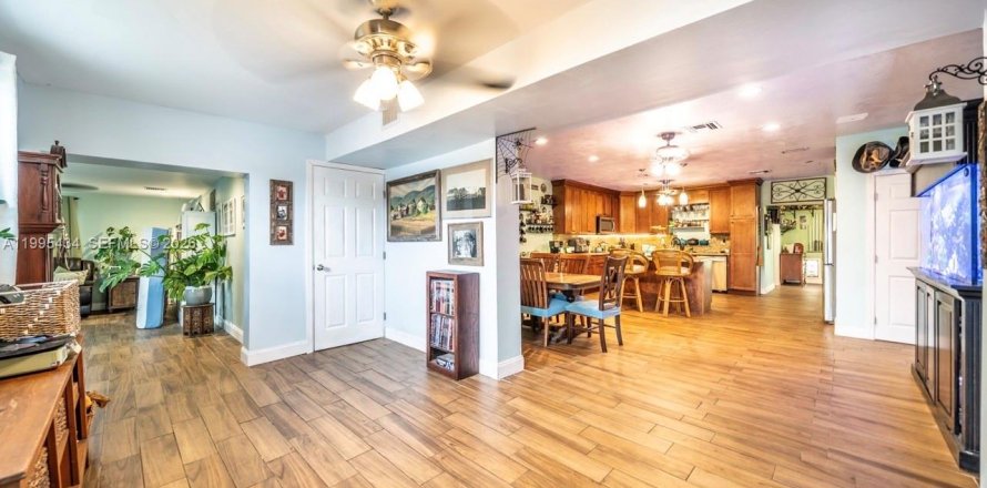 Дом в Дейви, Флорида 5 спален, 180.79м2 № 2063763