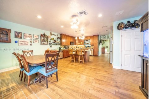 Купить виллу или дом в Дейви, Флорида 5 спален, 180.79м2, № 2063763 - фото 3