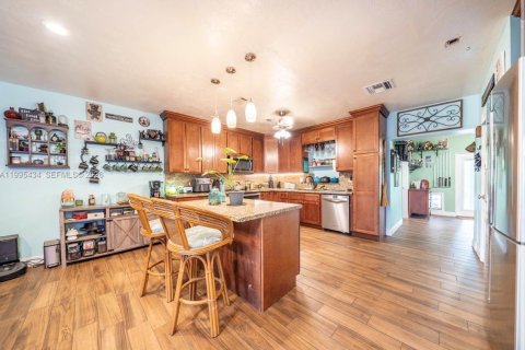 Купить виллу или дом в Дейви, Флорида 5 спален, 180.79м2, № 2063763 - фото 7