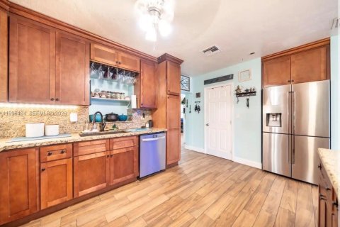 Купить виллу или дом в Дейви, Флорида 5 спален, 180.79м2, № 2063763 - фото 8