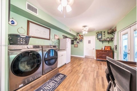 Купить виллу или дом в Дейви, Флорида 5 спален, 180.79м2, № 2063763 - фото 17