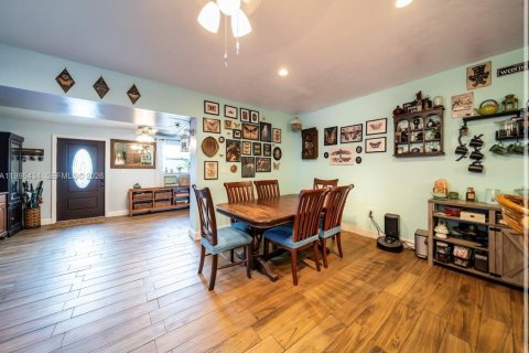 Купить виллу или дом в Дейви, Флорида 5 спален, 180.79м2, № 2063763 - фото 6