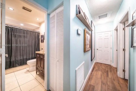 Купить виллу или дом в Дейви, Флорида 5 спален, 180.79м2, № 2063763 - фото 11