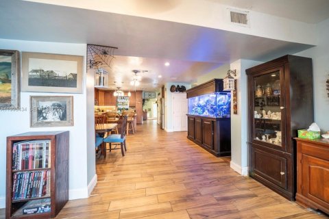 Купить виллу или дом в Дейви, Флорида 5 спален, 180.79м2, № 2063763 - фото 2