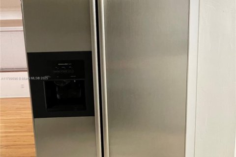 Casa en alquiler en Miami, Florida, 3 dormitorios, 209.12 m2 № 2012559 - foto 14