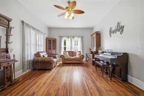 Casa en venta en Plant City, Florida, 3 dormitorios, 243.87 m2 № 2103478 - foto 9