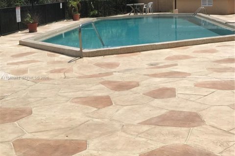Condominio en venta en Hialeah, Florida, 3 dormitorios, 94.39 m2 № 1936687 - foto 19