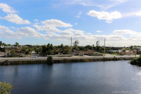 Condominio en venta en Hialeah, Florida, 3 dormitorios, 94.39 m2 № 1936687 - foto 20