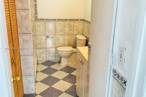 Condo in Hialeah, Florida, 3 bedrooms  № 1936687 - photo 9