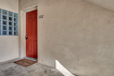 Condo in Riverview, Florida, 3 bedrooms  № 1909144 - photo 5