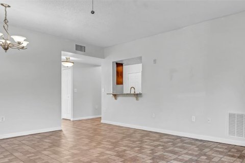 Condo in Riverview, Florida, 3 bedrooms  № 1909144 - photo 13