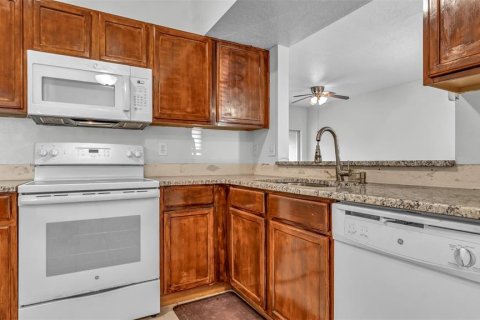 Condo in Riverview, Florida, 3 bedrooms  № 1909144 - photo 9