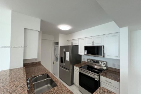 Condo in Miami, Florida, 1 bedroom № 2186241 - photo 3