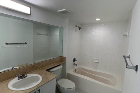 Condo in Miami, Florida, 1 bedroom № 2186241 - photo 6