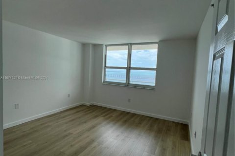 Condo in Miami, Florida, 1 bedroom № 2186241 - photo 5