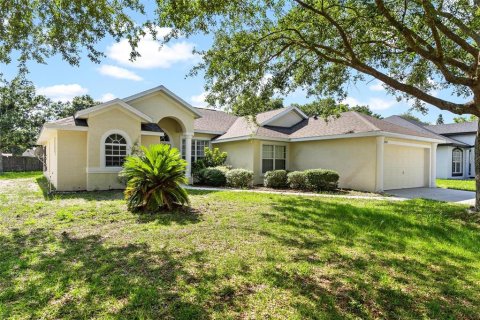 House in Eustis, Florida 4 bedrooms, 167.13 sq.m. № 1832670 - photo 1