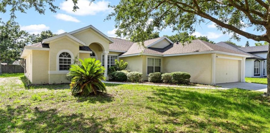 House in Eustis, Florida 4 bedrooms, 167.13 sq.m. № 1832670