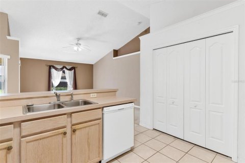 House in Eustis, Florida 4 bedrooms, 167.13 sq.m. № 1832670 - photo 24