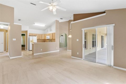 House in Eustis, Florida 4 bedrooms, 167.13 sq.m. № 1832670 - photo 16
