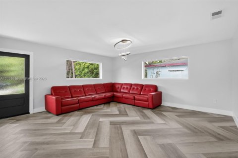 House in North Miami Beach, Florida 2 bedrooms, 127.83 sq.m. № 2244162 - photo 13