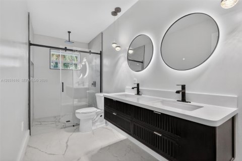 House in North Miami Beach, Florida 2 bedrooms, 127.83 sq.m. № 2244162 - photo 15