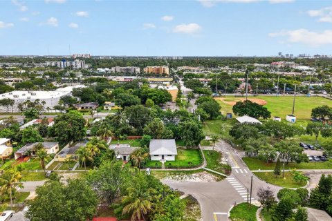 House in North Miami Beach, Florida 2 bedrooms, 127.83 sq.m. № 2244162 - photo 27