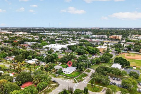 House in North Miami Beach, Florida 2 bedrooms, 127.83 sq.m. № 2244162 - photo 28