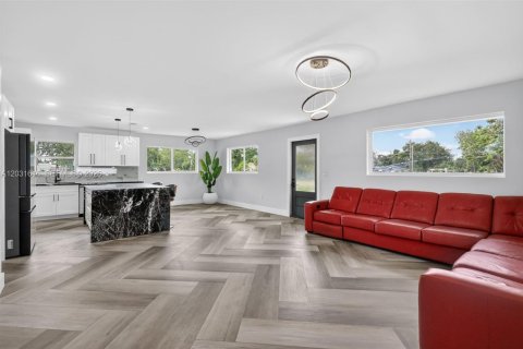 House in North Miami Beach, Florida 2 bedrooms, 127.83 sq.m. № 2244162 - photo 14