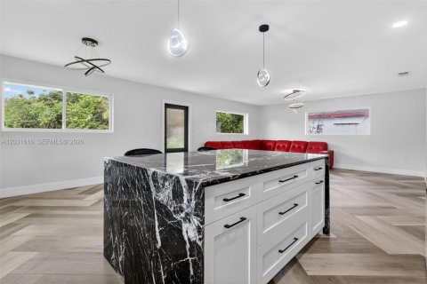 House in North Miami Beach, Florida 2 bedrooms, 127.83 sq.m. № 2244162 - photo 10