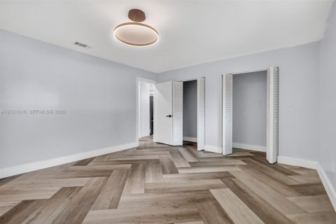House in North Miami Beach, Florida 2 bedrooms, 127.83 sq.m. № 2244162 - photo 18