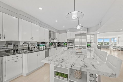 Copropriété à vendre à Sarasota, Floride: 2 chambres, 189.71 m2 № 2100904 - photo 3