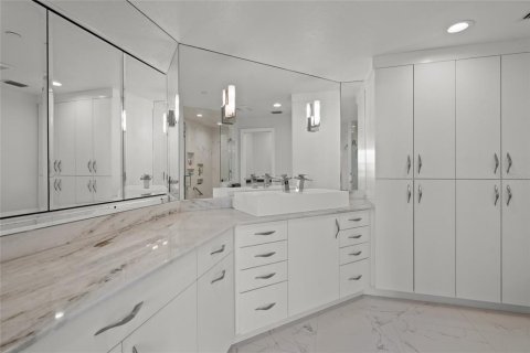 Copropriété à vendre à Sarasota, Floride: 2 chambres, 189.71 m2 № 2100904 - photo 7