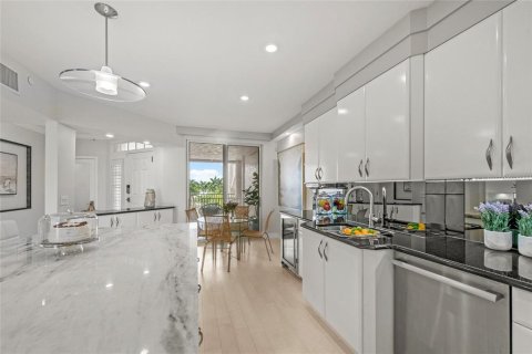 Copropriété à vendre à Sarasota, Floride: 2 chambres, 189.71 m2 № 2100904 - photo 13