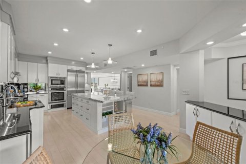Copropriété à vendre à Sarasota, Floride: 2 chambres, 189.71 m2 № 2100904 - photo 15