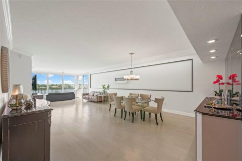 Copropriété à vendre à Sarasota, Floride: 2 chambres, 189.71 m2 № 2100904 - photo 18