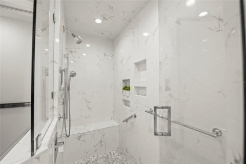 Copropriété à vendre à Sarasota, Floride: 2 chambres, 189.71 m2 № 2100904 - photo 27