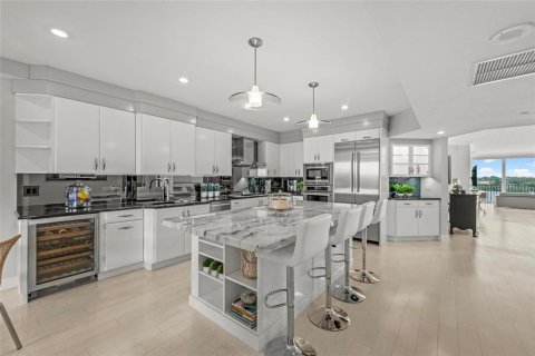 Copropriété à vendre à Sarasota, Floride: 2 chambres, 189.71 m2 № 2100904 - photo 12