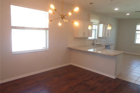 House in Orlando, Florida 3 bedrooms, 155.15 sq.m. № 1765987 - photo 6