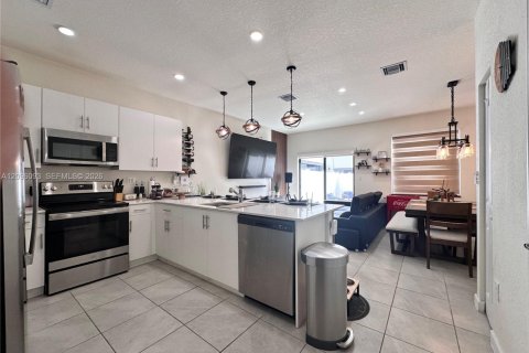 Touwnhouse à louer à Hialeah, Floride: 3 chambres, 143.07 m2 № 2388057 - photo 9