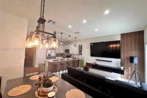 Touwnhouse à louer à Hialeah, Floride: 3 chambres, 143.07 m2 № 2388057 - photo 12