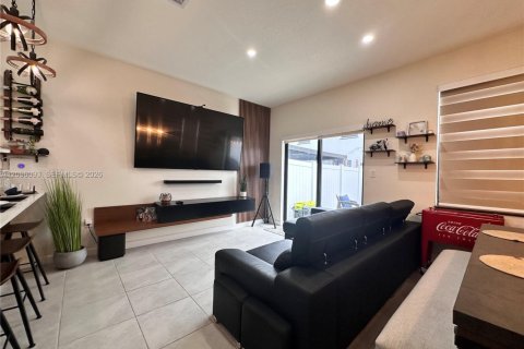 Touwnhouse à louer à Hialeah, Floride: 3 chambres, 143.07 m2 № 2388057 - photo 14