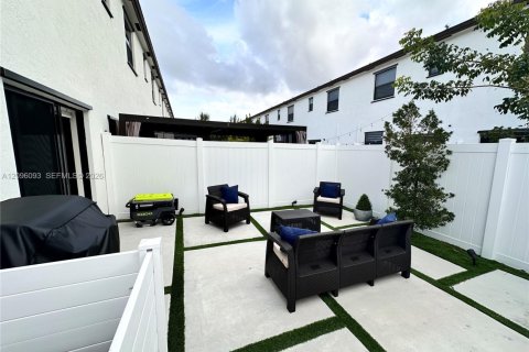 Touwnhouse à louer à Hialeah, Floride: 3 chambres, 143.07 m2 № 2388057 - photo 17