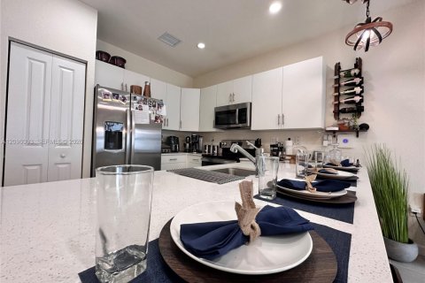 Touwnhouse à louer à Hialeah, Floride: 3 chambres, 143.07 m2 № 2388057 - photo 11