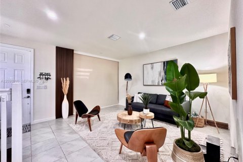 Touwnhouse à louer à Hialeah, Floride: 3 chambres, 143.07 m2 № 2388057 - photo 5