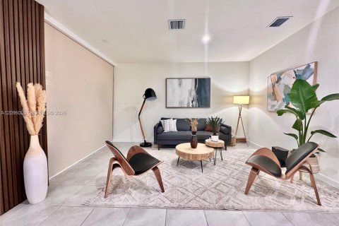 Touwnhouse à louer à Hialeah, Floride: 3 chambres, 143.07 m2 № 2388057 - photo 7