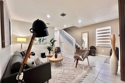 Touwnhouse à louer à Hialeah, Floride: 3 chambres, 143.07 m2 № 2388057 - photo 3